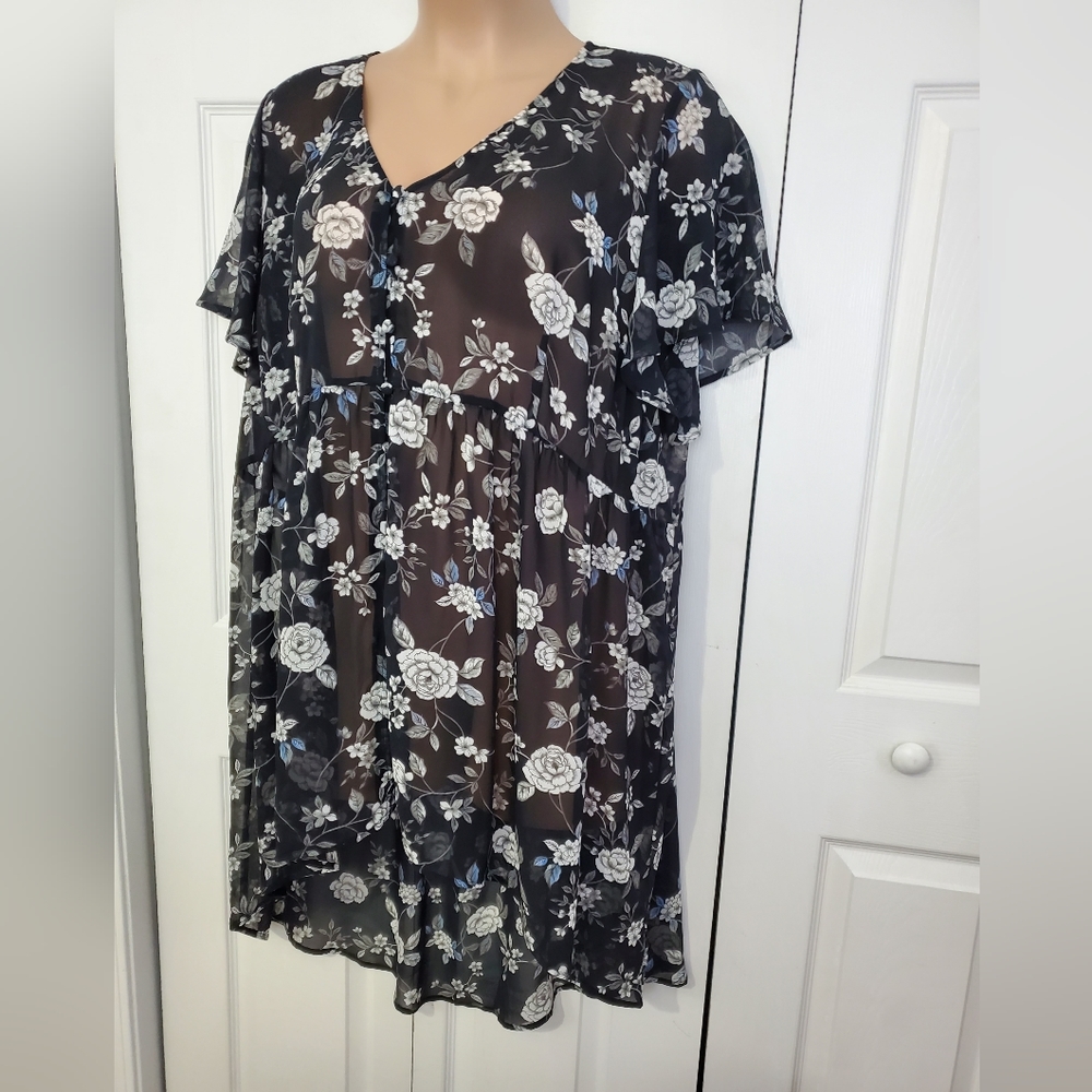 Torrid Semi-Sheer Floral Hi-Lo Tunic - Picture 3 of 13